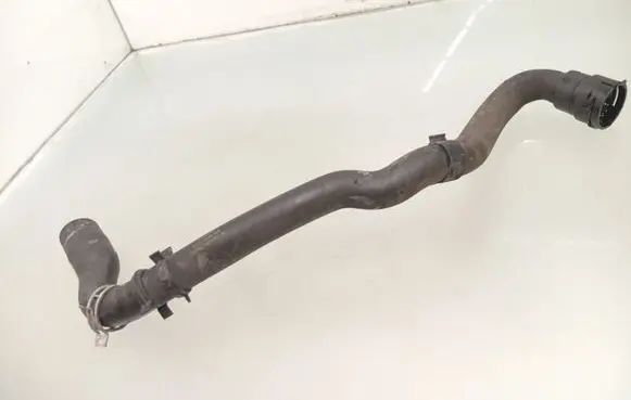 Engine coolant pipe/hose