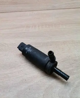 BMW 5 E39 Headlight washer pump 8377613