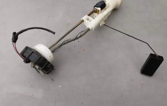 Volkswagen PASSAT B3 Fuel level sensor 