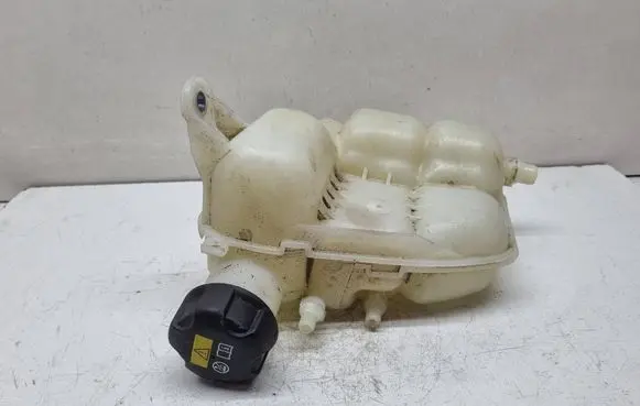 BMW 2 F46 Coolant expansion tank/reservoir 7617362 17137617362