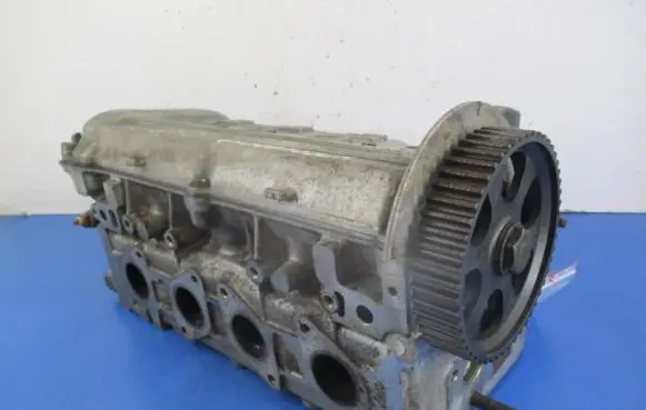 Volkswagen PASSAT B3 Engine head 051103373