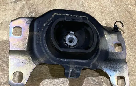 Ford Kuga II Engine mount bracket 538C51
