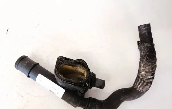 Volkswagen PASSAT B6 Engine coolant pipe/hose 03g121132