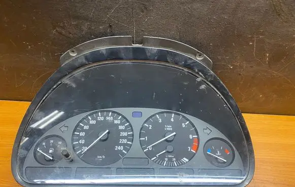 BMW 5 E39 Speedometer (instrument cluster) 88311228