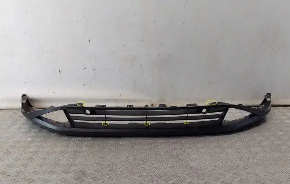 Front bumper lip