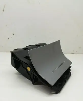 Skoda Octavia Mk2 (1Z) Car ashtray 1Z1857962B 1Z1863077A
