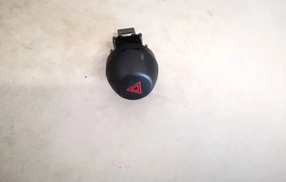 Toyota RAV 4 (XA30) Hazard light switch 15b060
