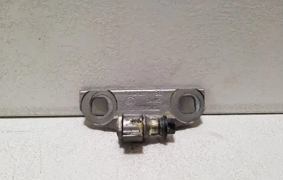 Volvo XC60 Front door upper hinge