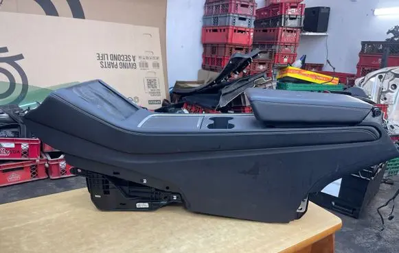 Tesla Model 3 Center console 175550199A