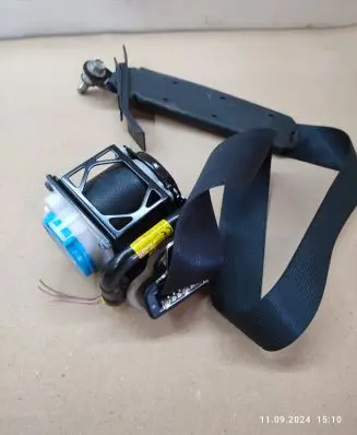 Nissan X-Trail T32 Front seatbelt 0643392