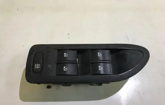 Renault Megane II Electric window control switch 28515
