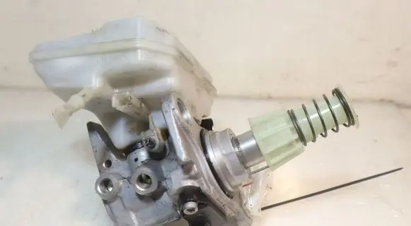 Audi A4 S4 B9 Master brake cylinder 32670042