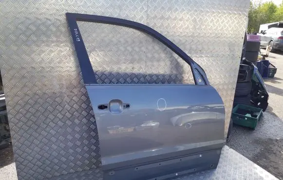 Suzuki Grand Vitara II Front door