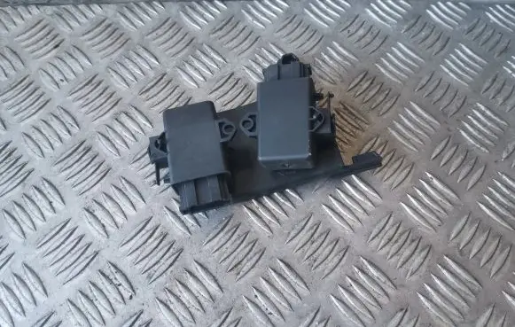 Porsche Cayenne (9PA) Seat heating relay 7L5959685 1K0959772
