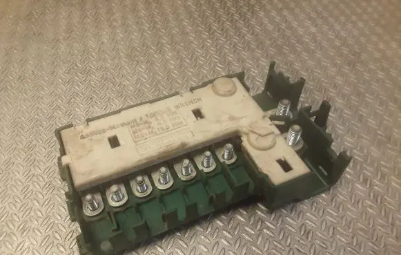 BMW 7 E38 Fuse box set 8370639