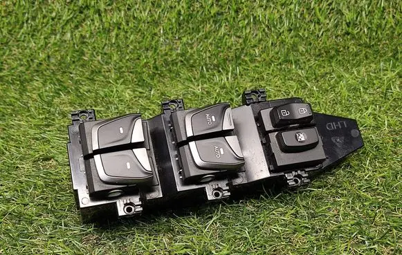 Hyundai Santa Fe Electric window control switch 39S4901110 935704Z305UU5