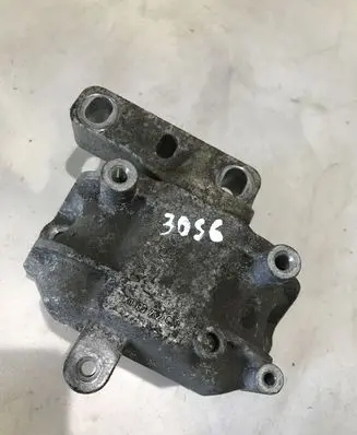 Volkswagen PASSAT B6 Engine mount bracket 1K0199262