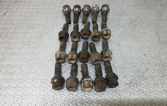 BMW 5 E60 E61 Nuts/bolts 