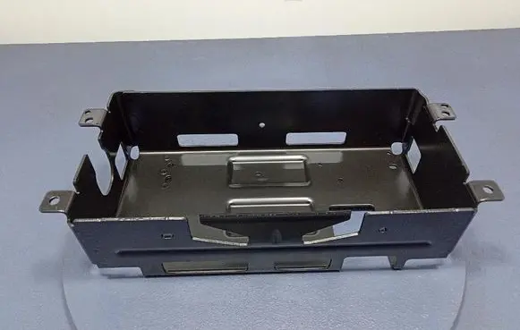 Audi Q7 4L Battery box tray 4M0915399L