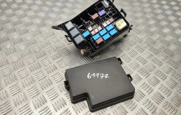 Toyota RAV 4 (XA40) Fuse box set 8266242350