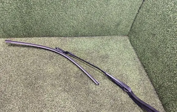 Renault Trafic III (X82) Front wiper blade arm 97036203