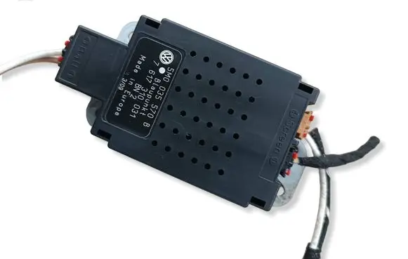 Volkswagen Golf VI Aerial antenna amplifier 5M0035570B