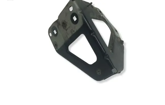 Audi A6 S6 C6 4F Fender mounting bracket 4F0821135