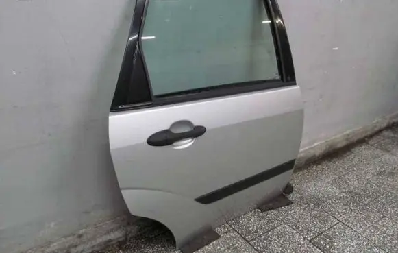 Ford Focus Rear door 39221