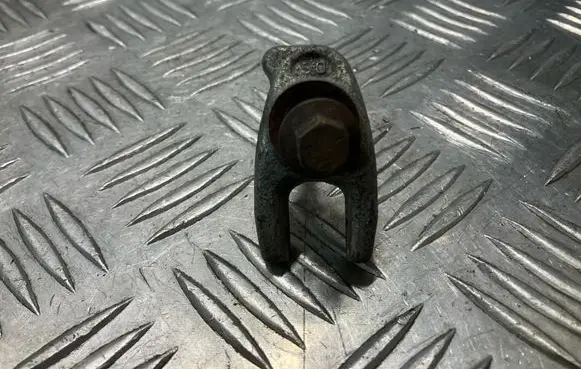 Nissan Juke I F15 Fuel Injector clamp holder 