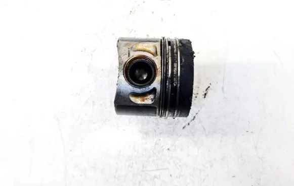 Volkswagen PASSAT B5.5 Piston 