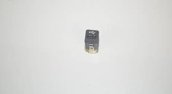 BMW X3 F25 USB socket connector 9237656 84109237656 61319167196