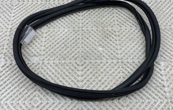 Peugeot 3008 II Rubber seal front door (on door) 9811538180