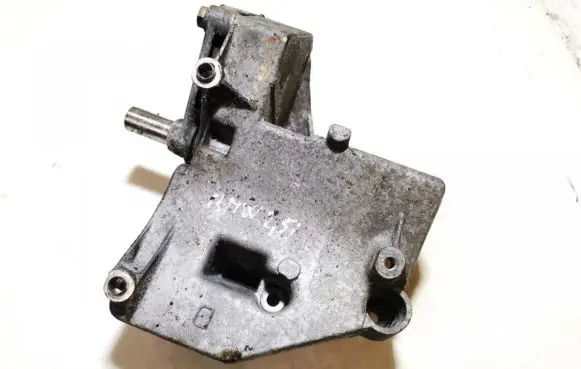 BMW 5 E39 Engine mounting bracket