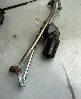 Skoda Octavia Mk1 (1U) Front wiper linkage 545