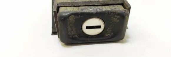 Volkswagen Golf II Tailgate exterior lock 
