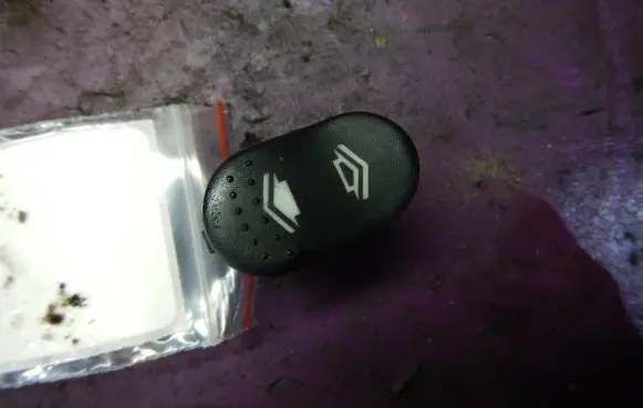Ford Focus Quarter vent window switch 98AB14529DC