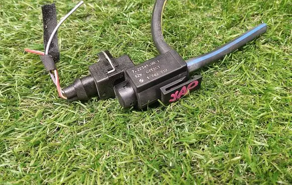 BMW 1 E82 E88 Turbo solenoid valve 1742712 72234100