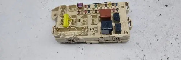 Toyota Avensis Verso Fuse module 8922144030