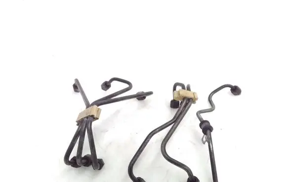 Volvo XC70 Fuel injector supply line/pipe 