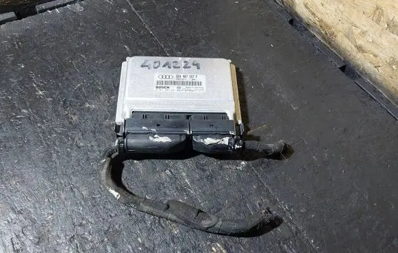 Audi A4 S4 B6 8E 8H Engine control unit/module 8E0907557F 0261207401