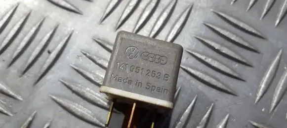 Volkswagen PASSAT B3 Other relay 141951253b 4ra003510-29