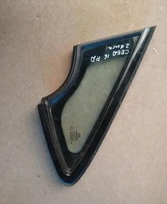 KIA Pro Cee'd II Front triangle window/glass 
