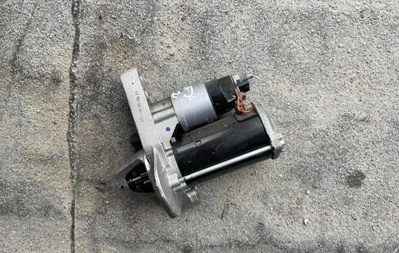 Nissan Qashqai Starter motor 233006UB0B