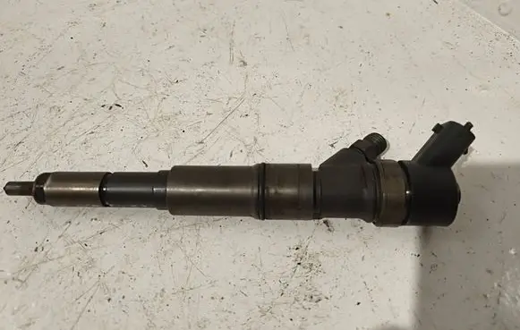 BMW X5 E53 Fuel injector 0445110266