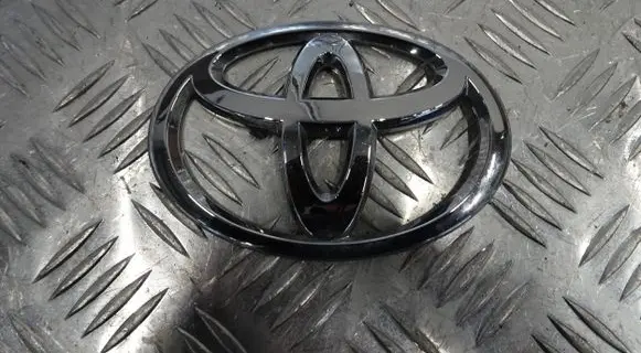 Toyota Yaris XP210 Manufacturer badge logo/emblem 