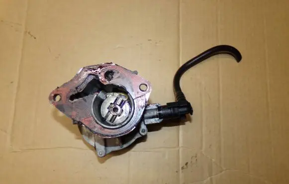 Renault Scenic II - Grand scenic II Vacuum pump