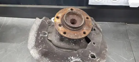 BMW 6 E63 E64 Front wheel hub spindle knuckle 6762017