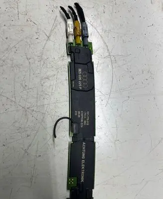 Audi A4 S4 B7 8E 8H Antenna control unit 8E5035225P