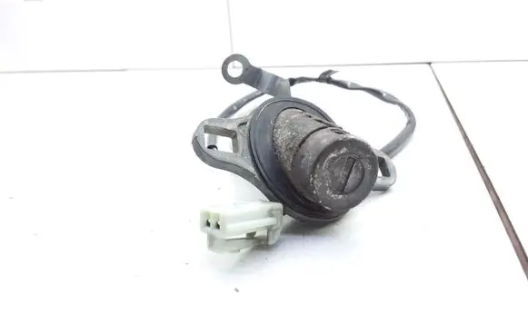 Mazda 323 F Tailgate/trunk/boot lock/catch/latch K68