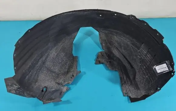 Front wheel arch liner splash guards